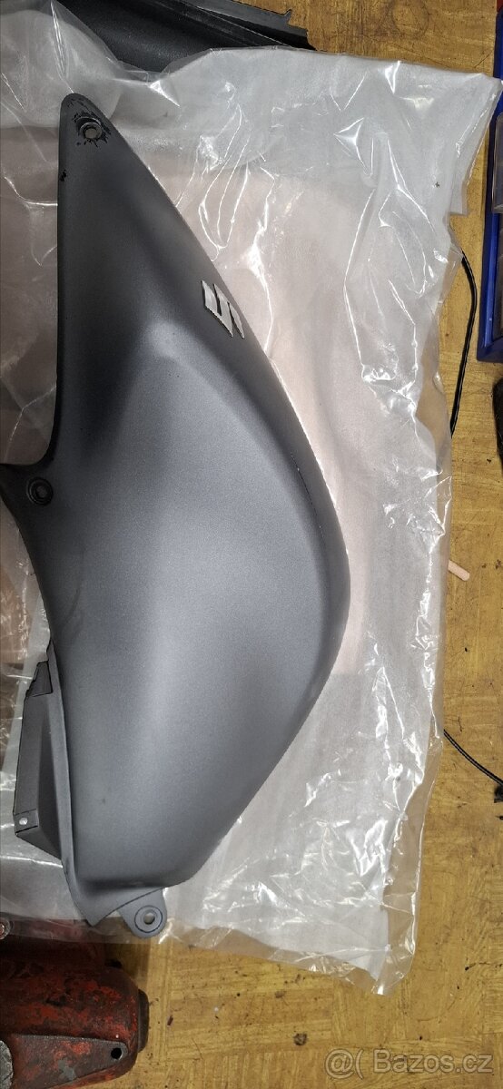 Kryt nádrže V-strom 650, 2012-2016, levá - 6