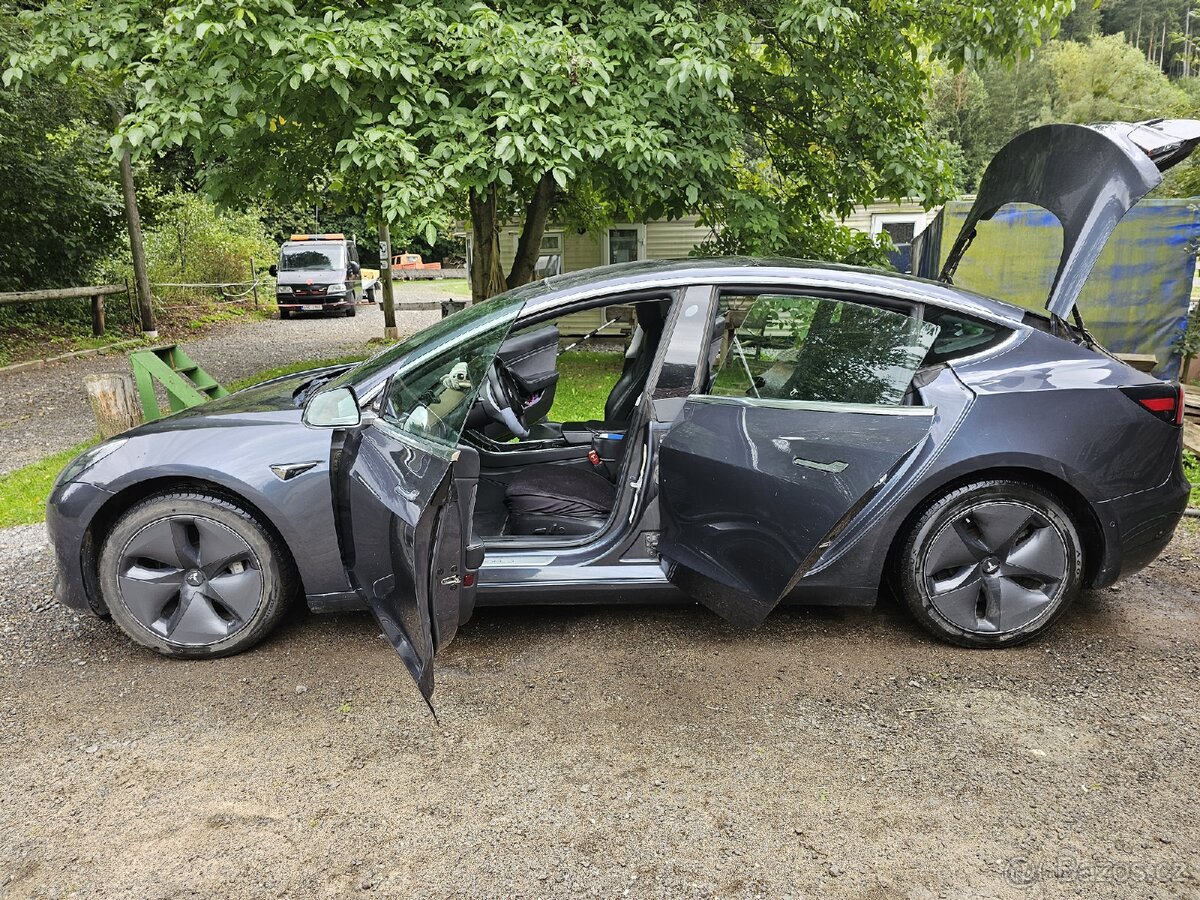 Tesla Model 3 - 6