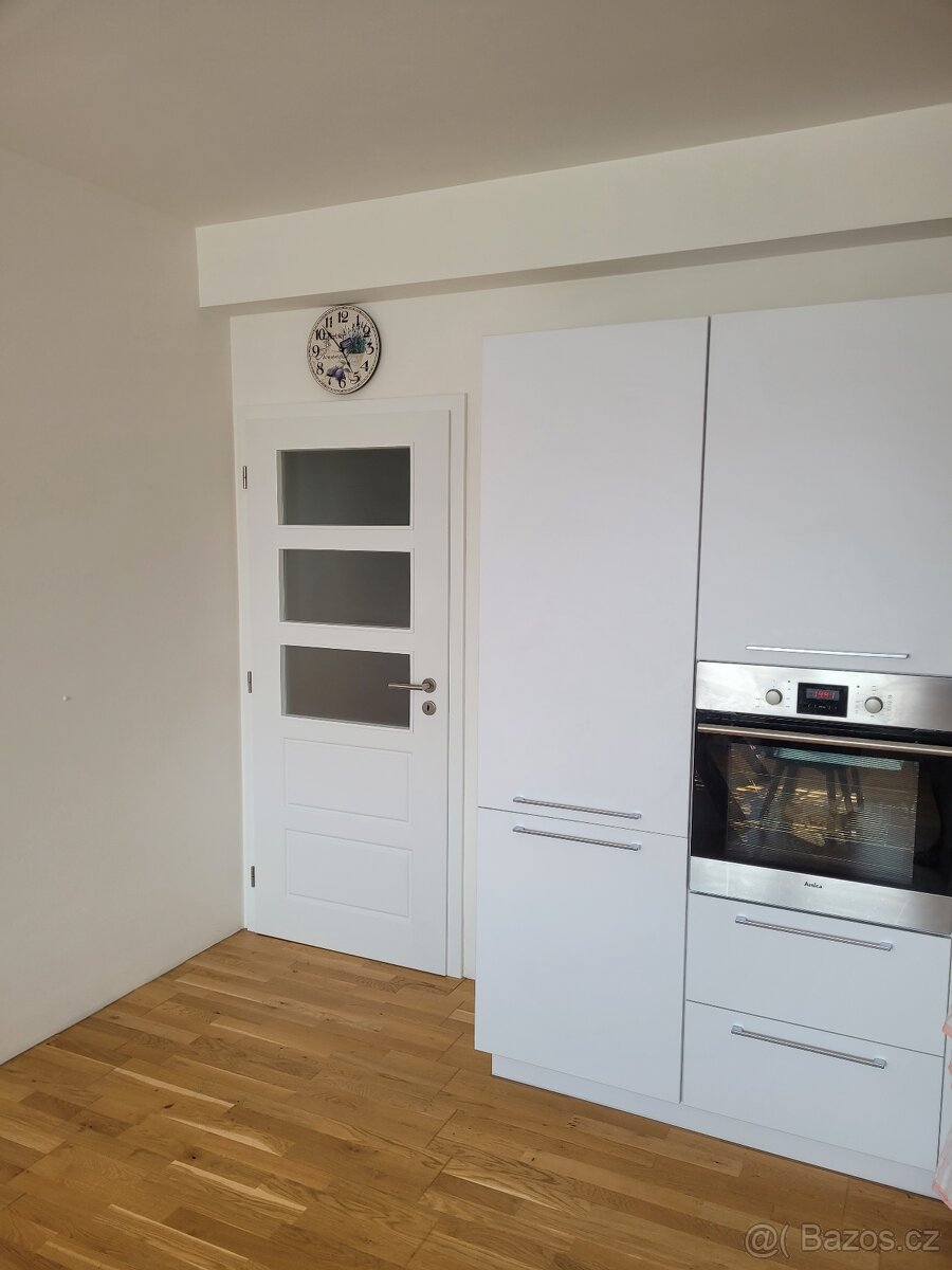 Pronájem bytu 3+kk kousek od Prahy - 6