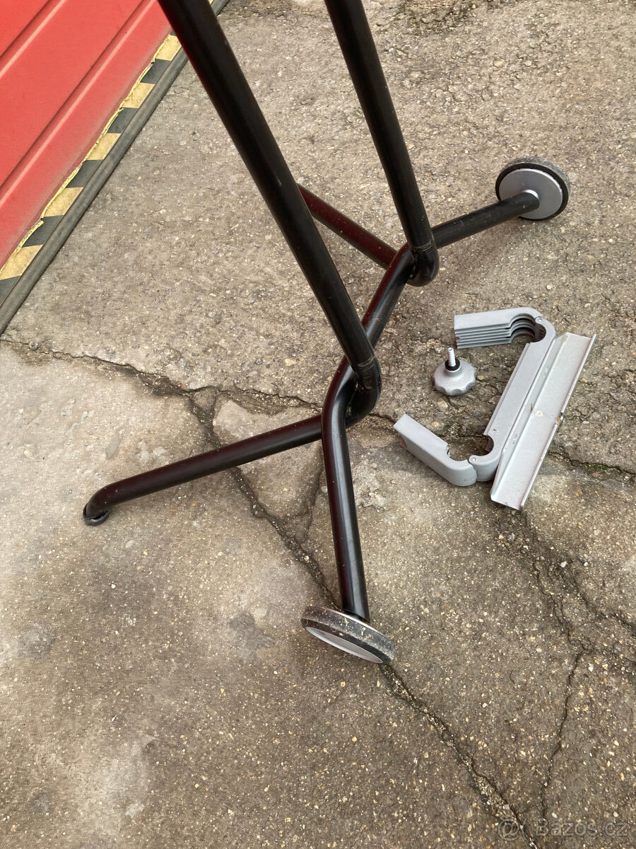 Stojan reklamní, prodejní, pojízdný 500 kč - 6