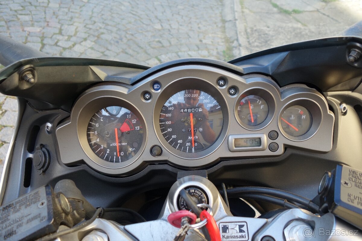 Kawasaki ZZR 1200 - 6