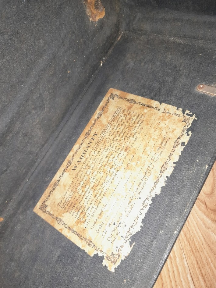 Starožitný psací stroj Underwood Portable - 6