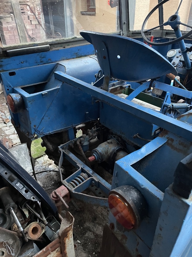 Prodám ZETOR25N- kromě přední nápravy - 6