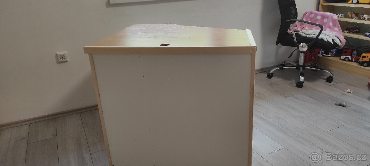 Rohový speciálně uzamykatelný stolek na PC - 6