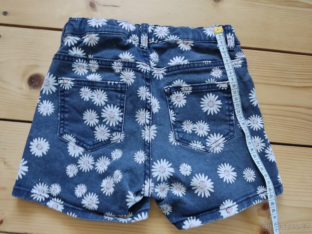 Dívčí kraťasy velikost 134 - 6