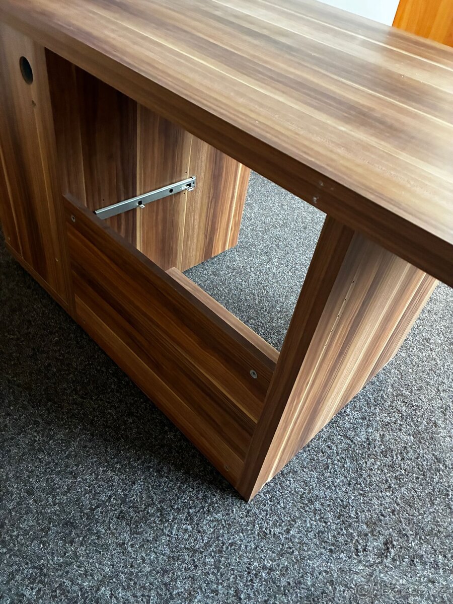 Kancelářský stůl - 6