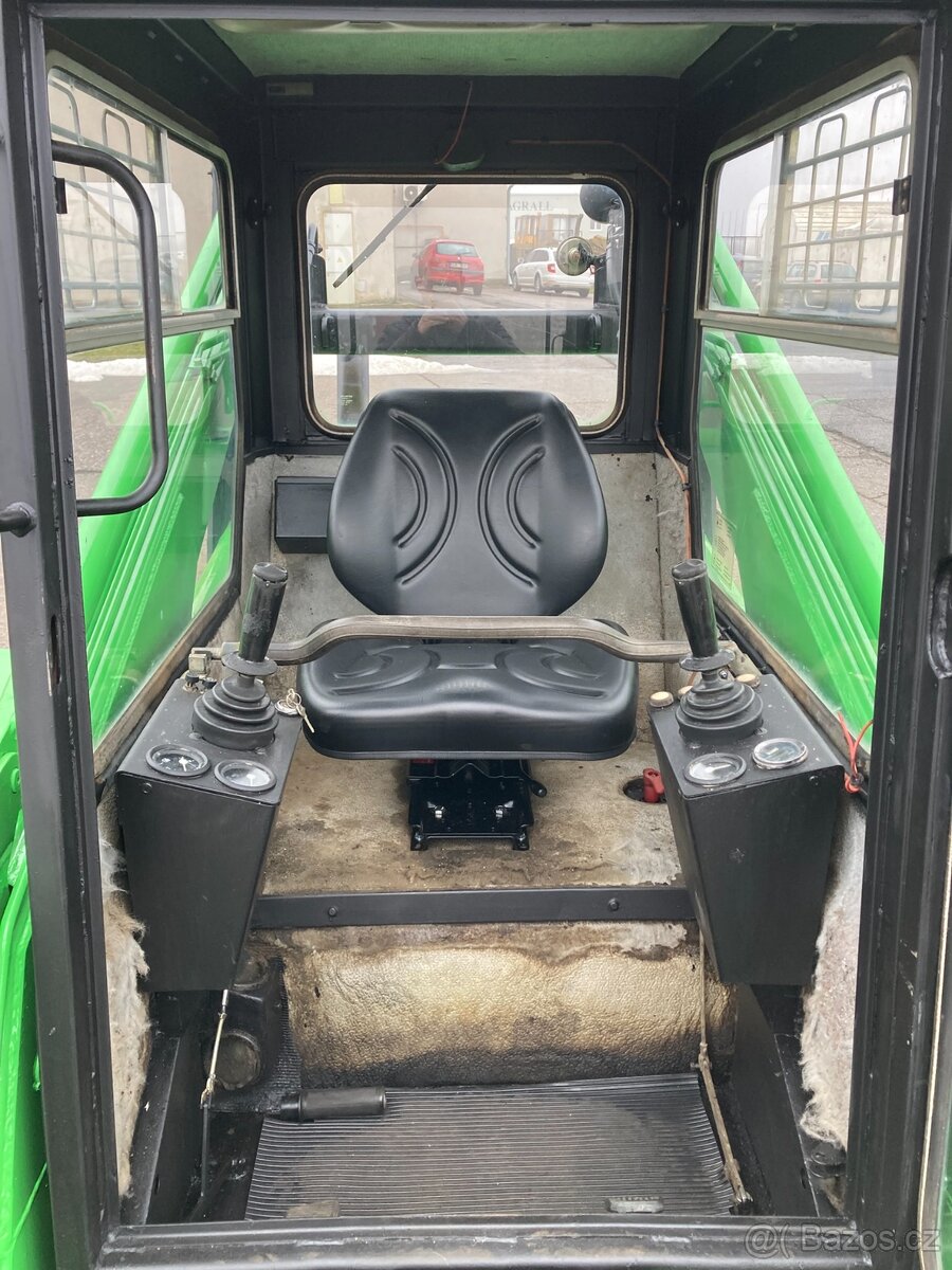 Smykový nakladač Locust 750 - 6