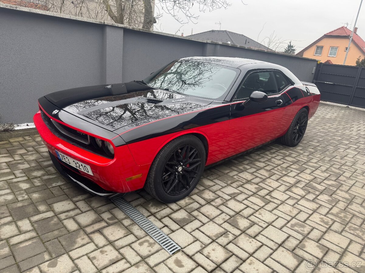DODGE CHALLENGER SRT 6,1 - 6