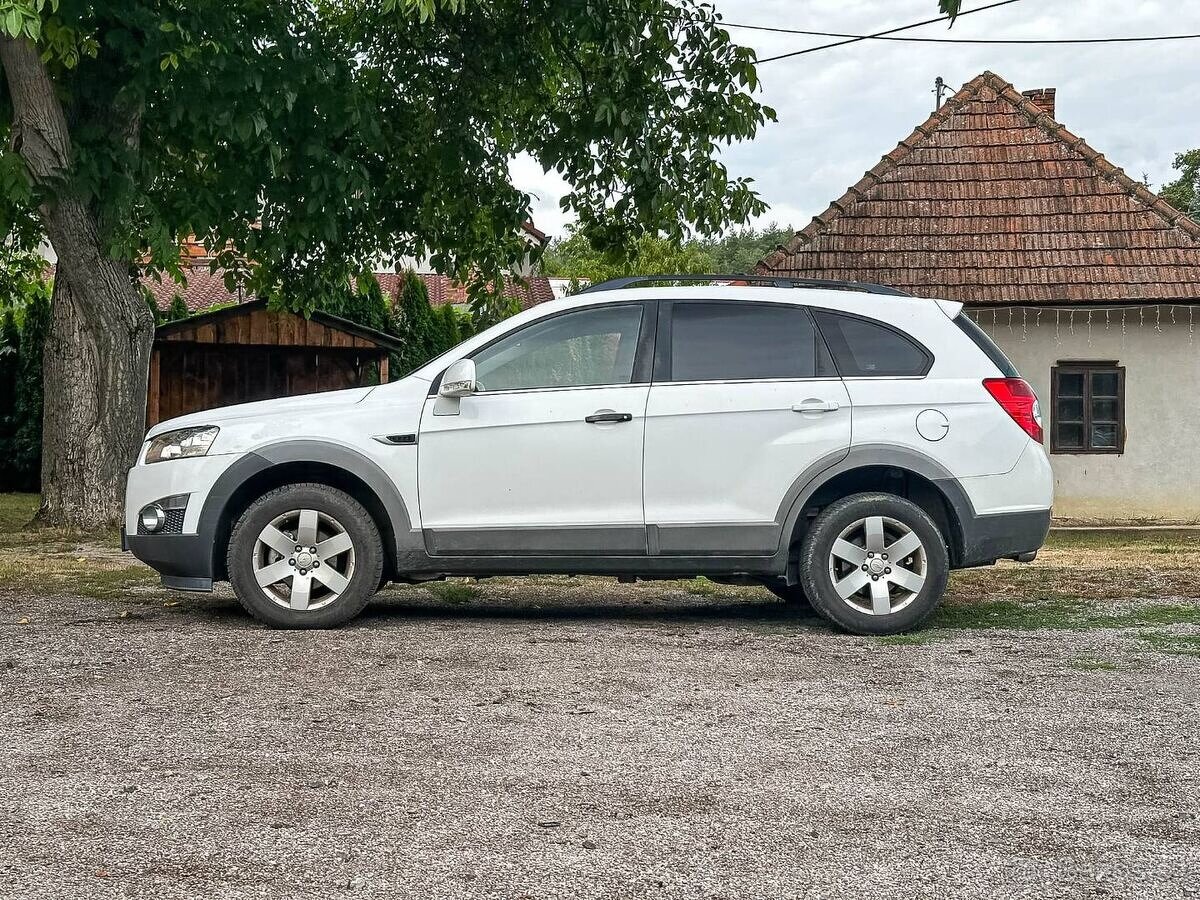 Chevrolet Captiva 2.2 D LS - 6