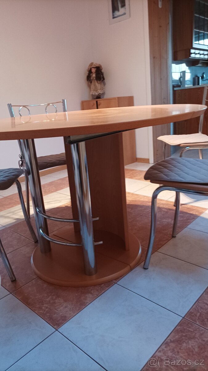 Jídelní stůl a 5 židlí - 6