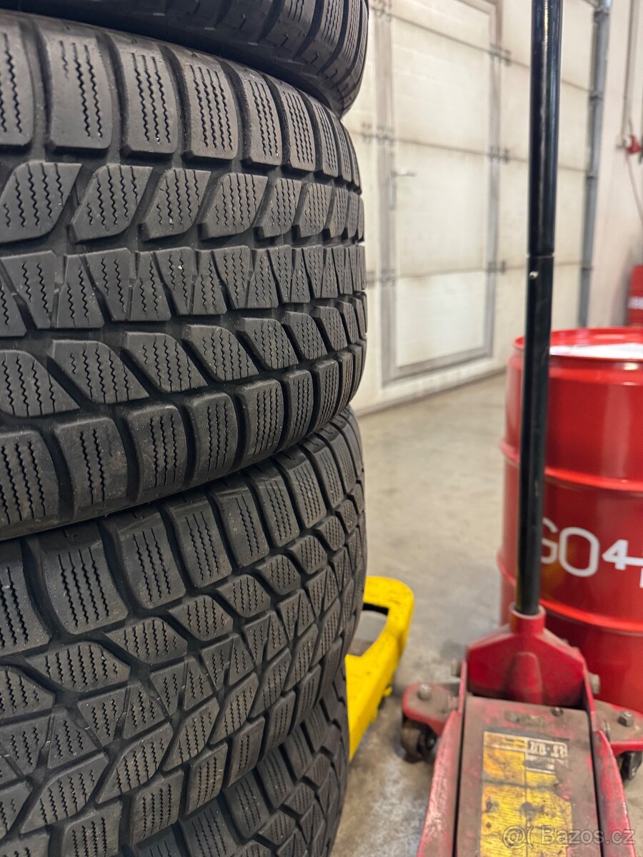 Pneu Bridgestone Blizzak 4x 235/50 R19 - 6