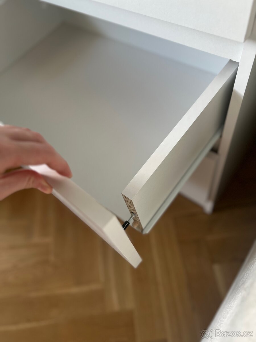 Velká bílá komoda - 6