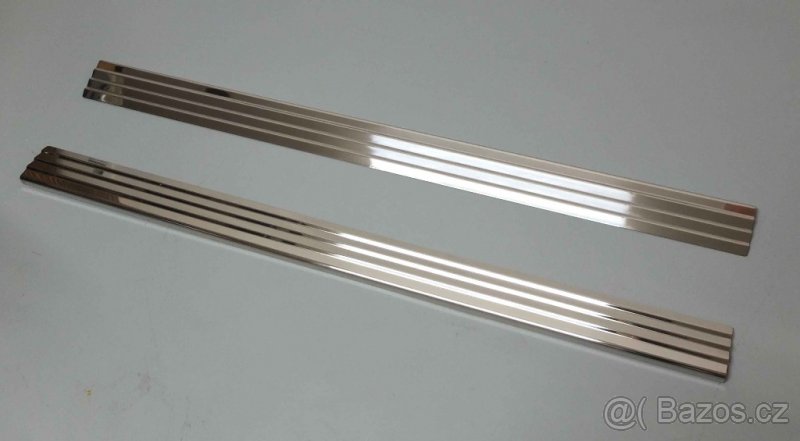 Mercedes-Benz W107 - Prahové lišty (pryž nebo kov) - 6