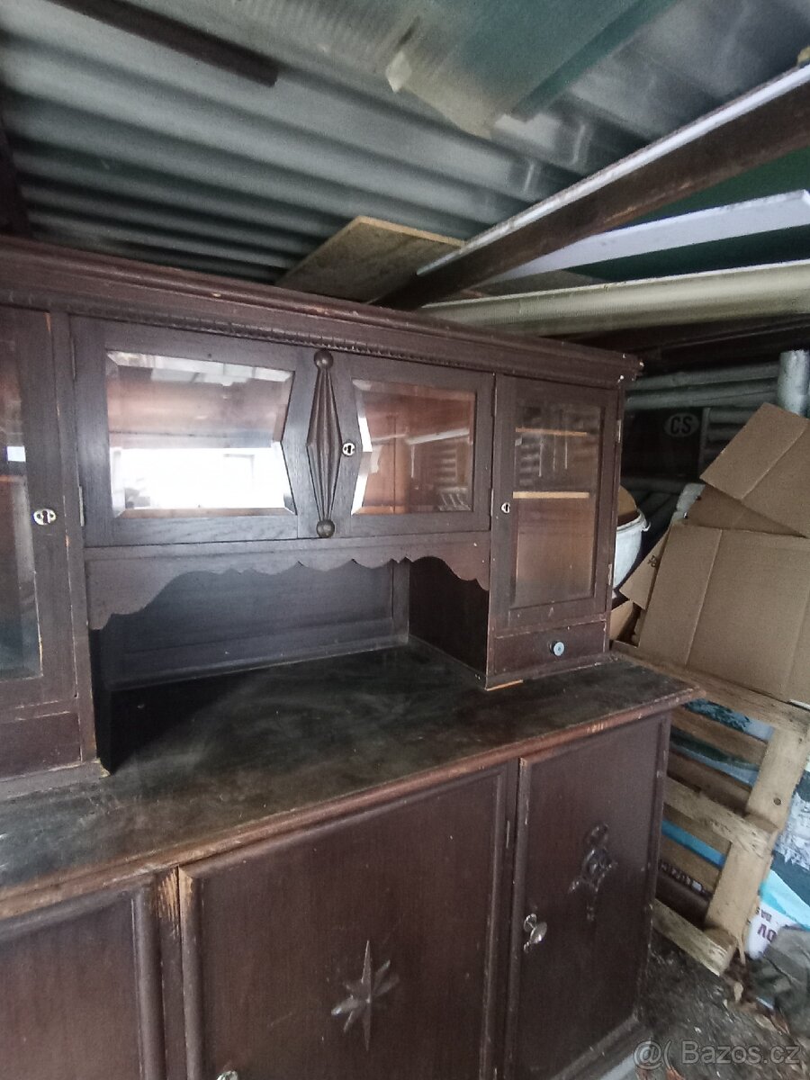 Starožitná kredenc - 6