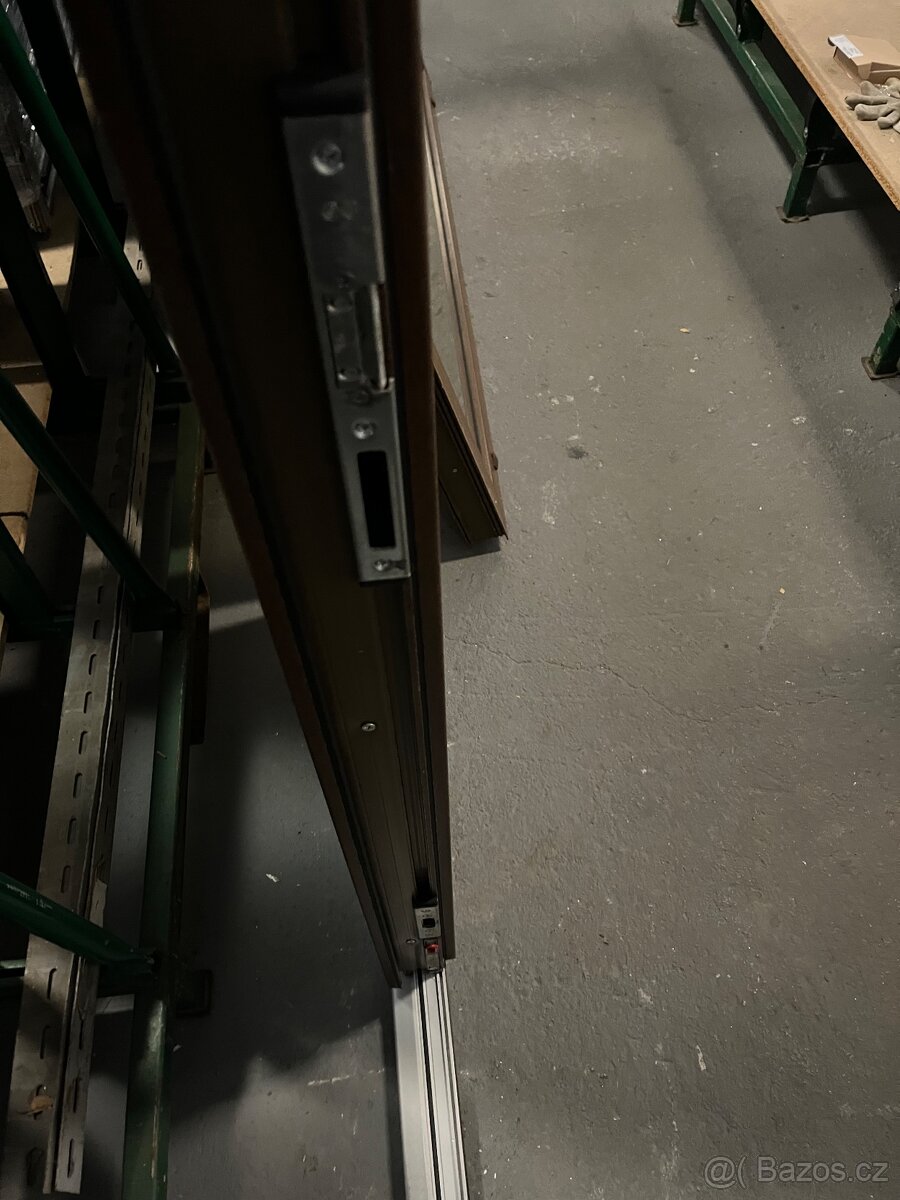 KRÁSNÉ 6TI KOMOROVÉ PLASTOVÉ DVOUKŘÍDLÉ VCHODOVÉ DVEŘE OŘECH - 6