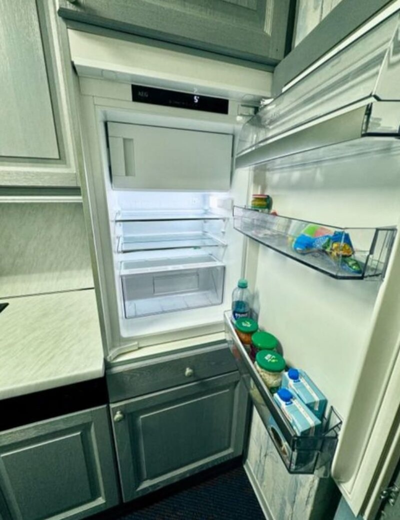 Kuchyně v kouřově modrém odstínu se spotřebiči,5696 - 6