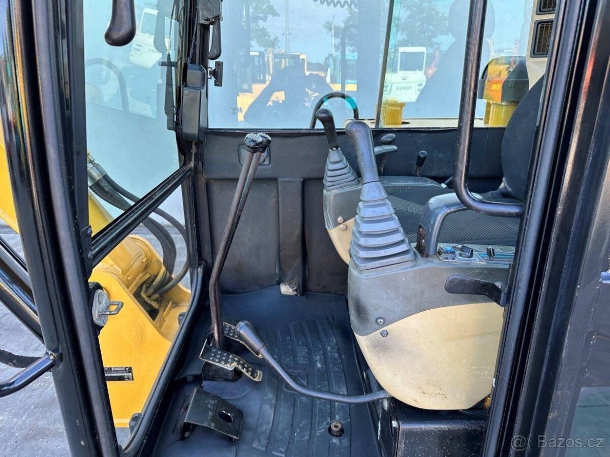 Minibagr CATERPILLAR 306 - 6