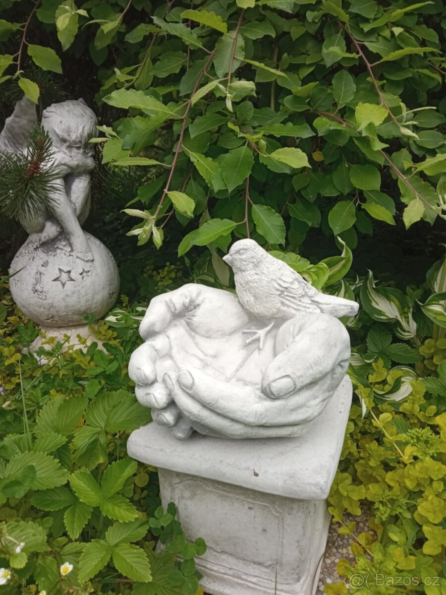 Zahradní dekorace- Pítko dlaně - 6