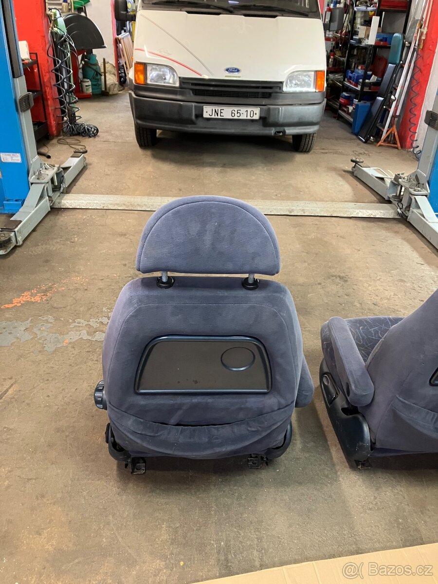 Sedacky otocne - 6
