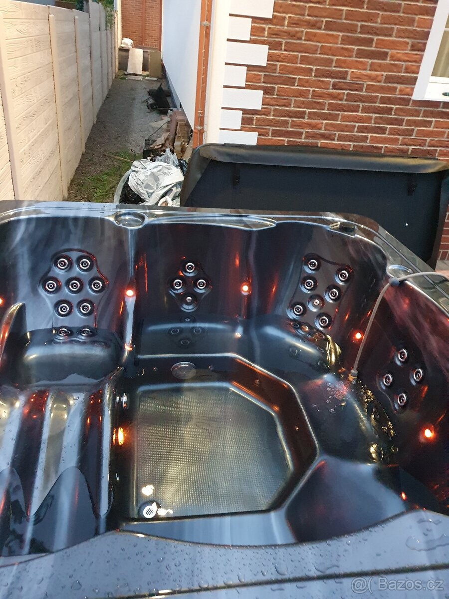 Hranatá akrylátová vířivka PREMIUM - 6