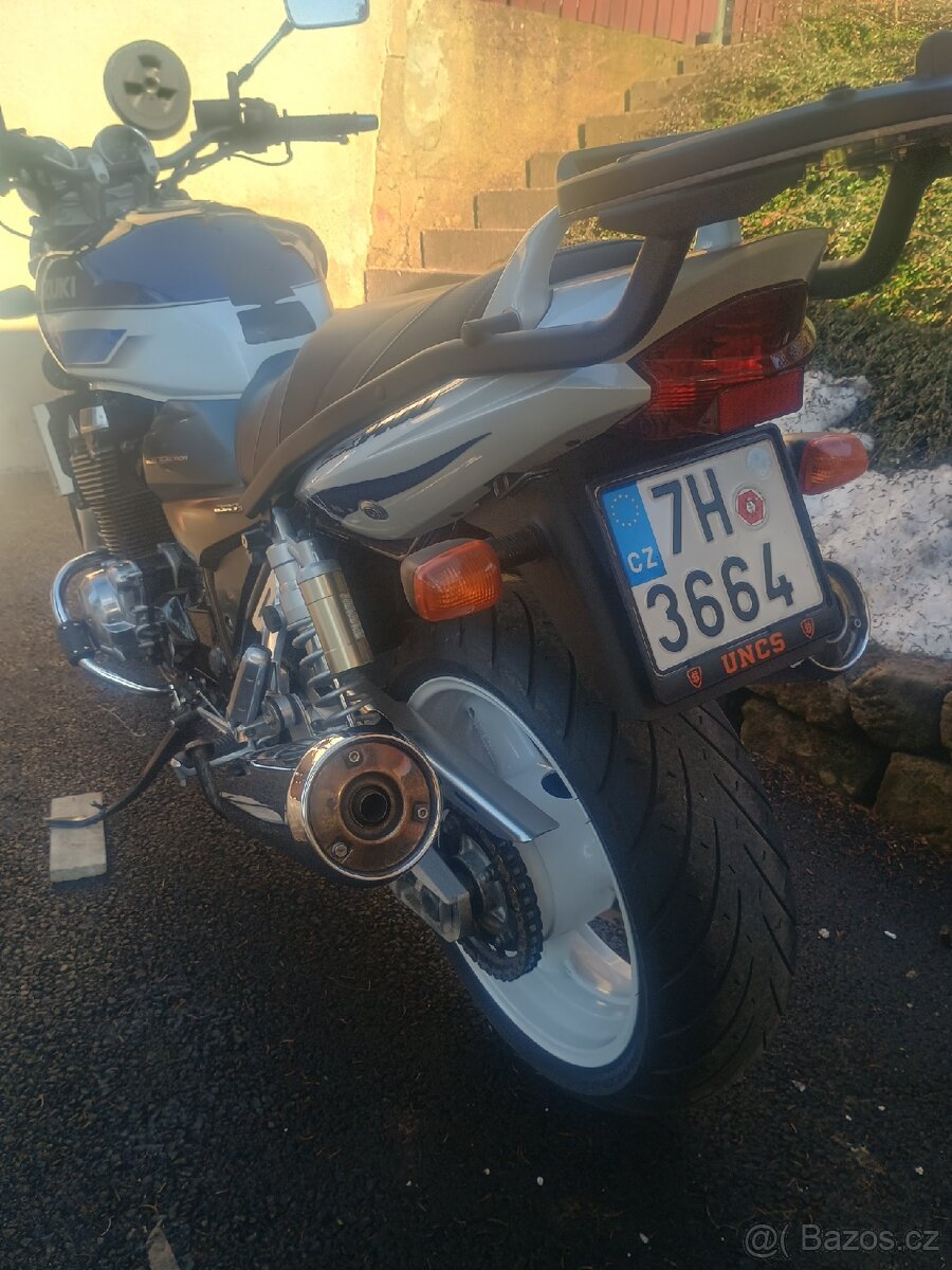 Suzuki GSX 1400 - 6