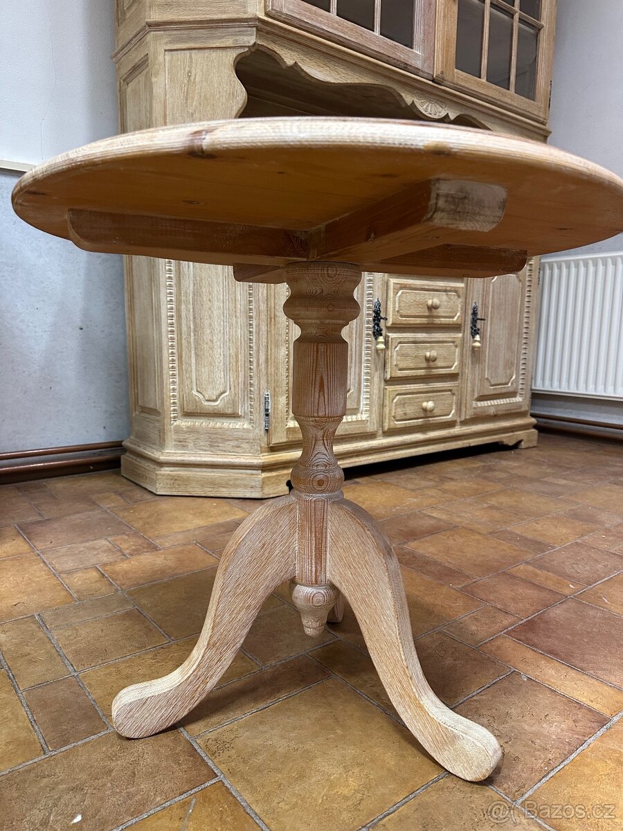 Kulatý masivní stolek, drásaná Pinie - 6