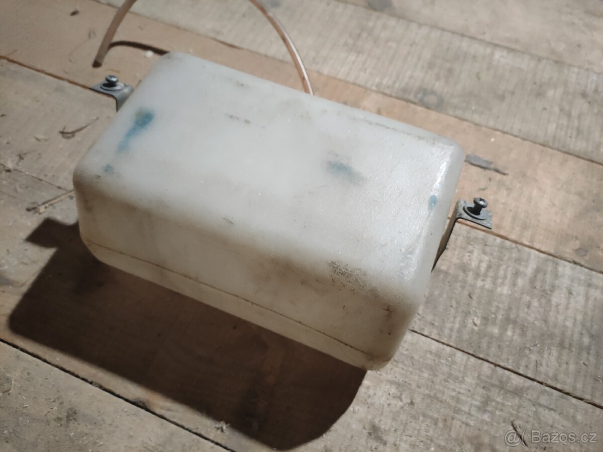 Škoda 120 nádobka ostřikovačů - 6
