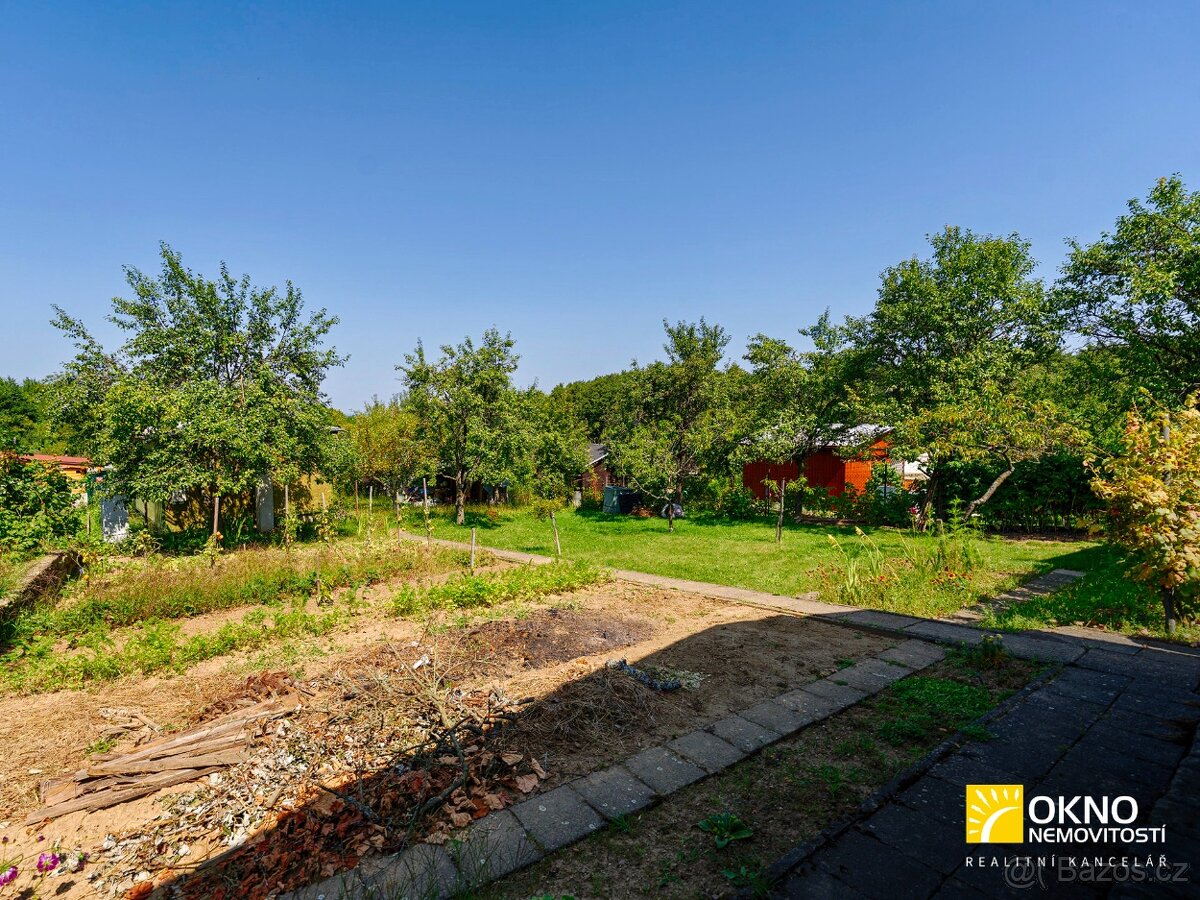 Zahrada s chatkou a výhledem do okolí - 6