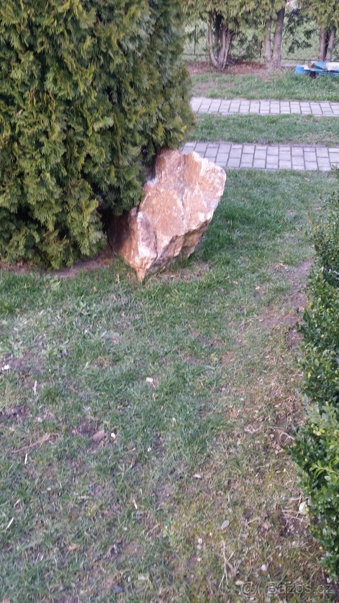 OKRASNÝ SOLITÉR - 6