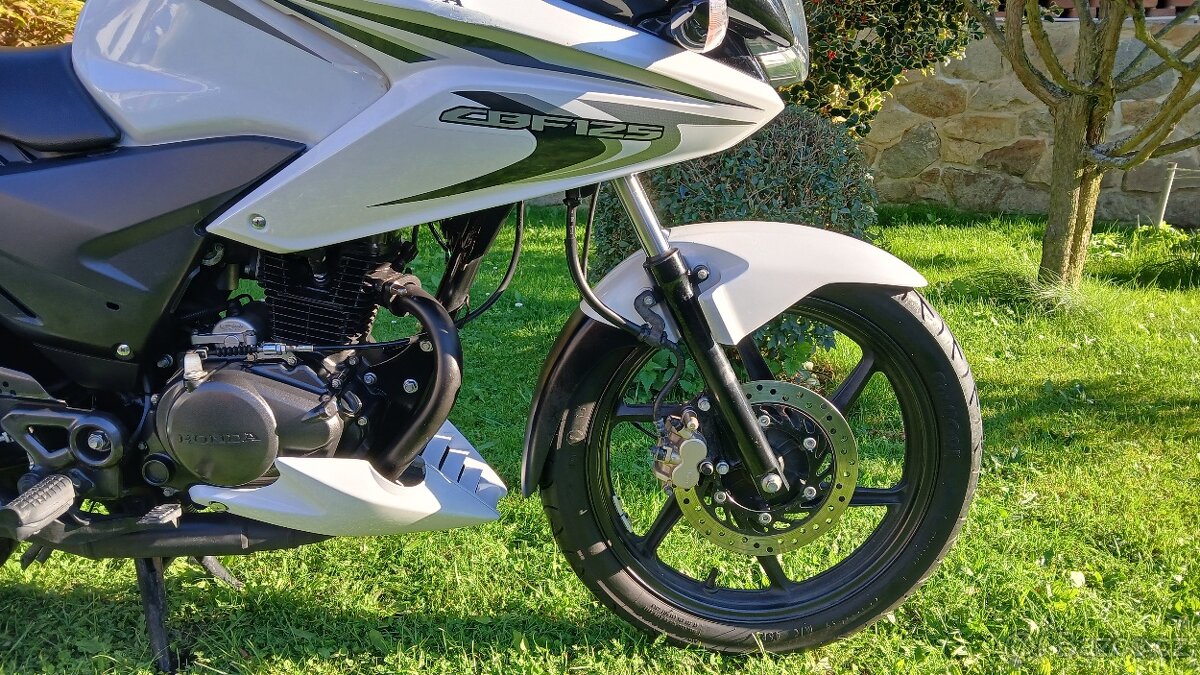Honda CBF 125 najeto 9425 km  - 6