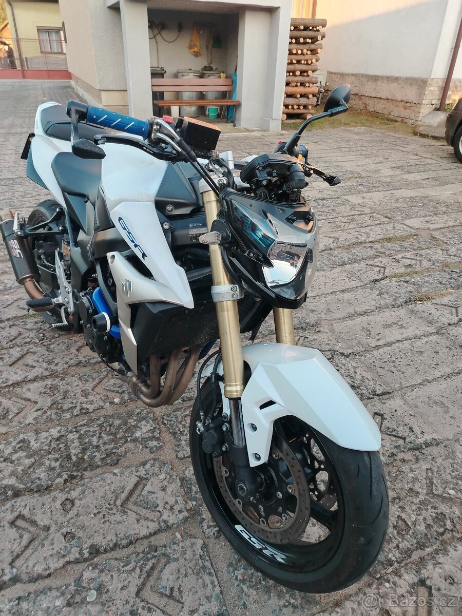Suzuki gsr 750 - 6