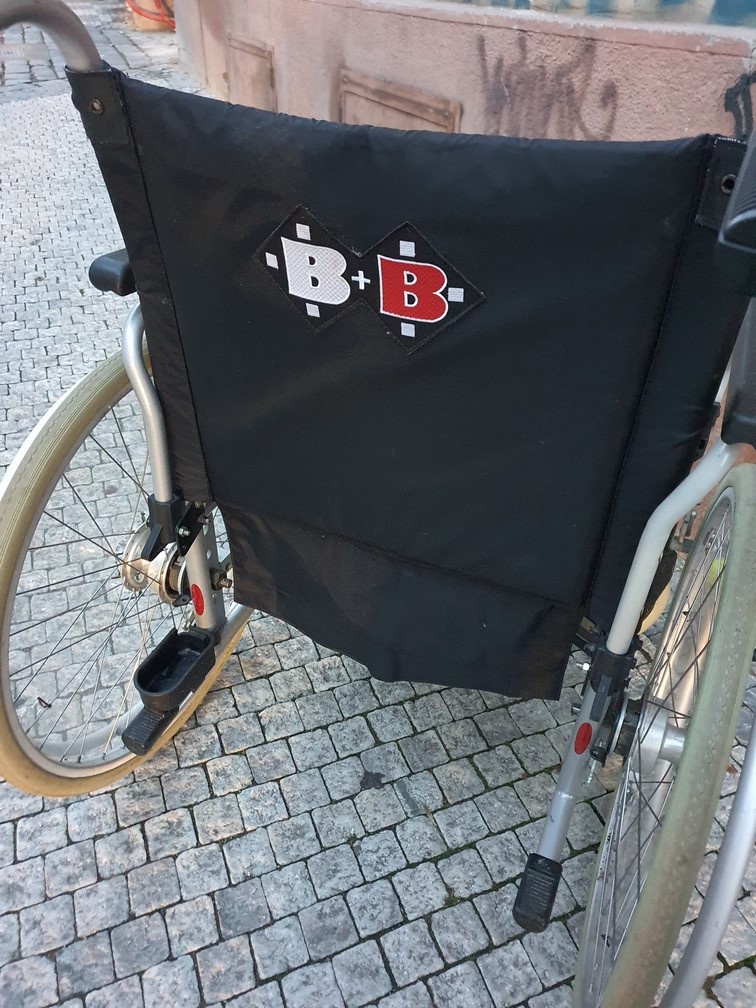 široký skládací invalidní vozík - PLNÁ KOLA - 6