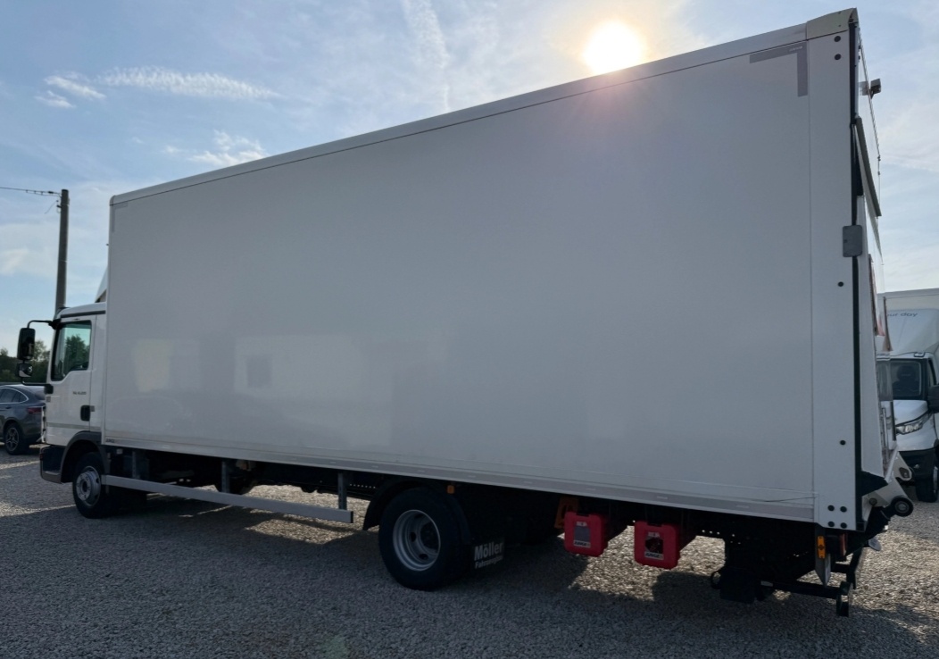 MAN TGL 12.220 - 4x2 – Skříň + Hč – EURO 6 - 6