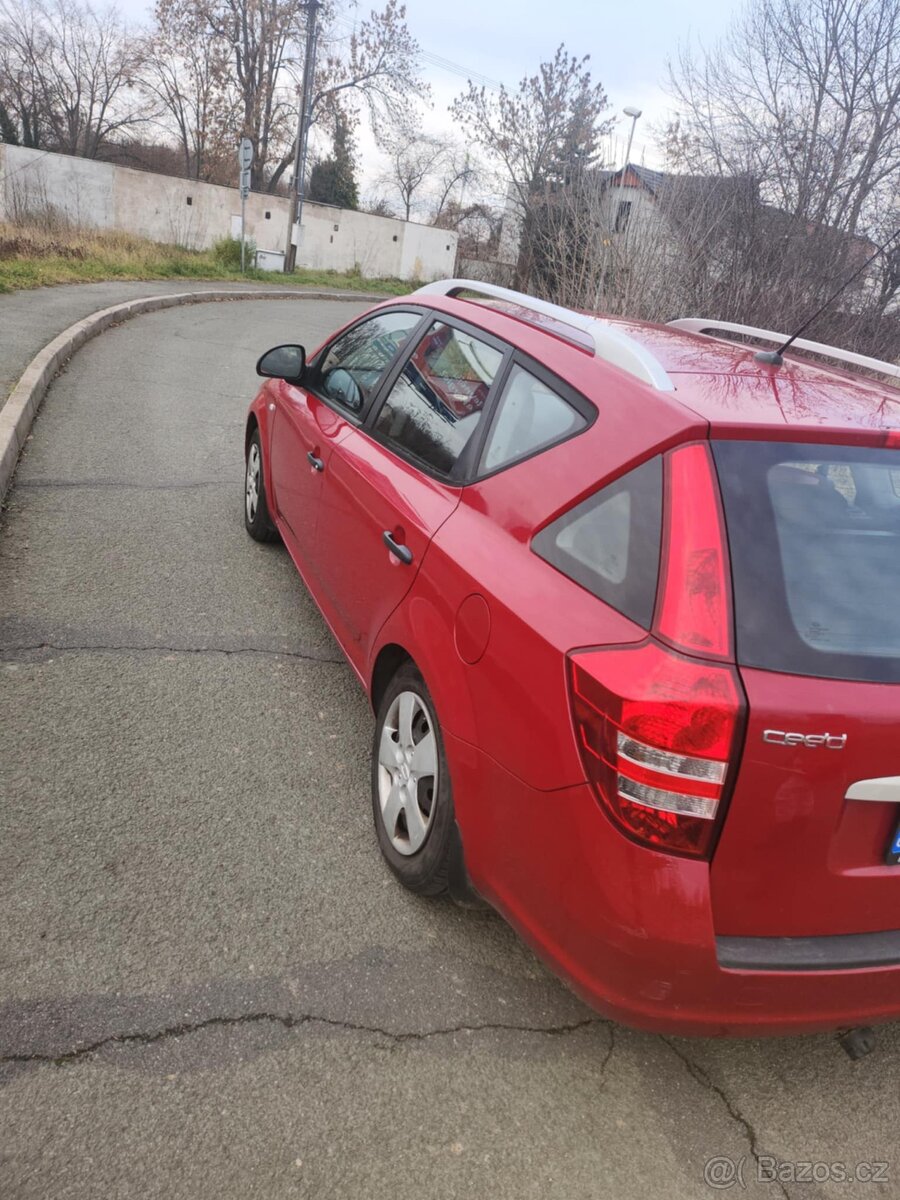 Kia Ceed 1.4i 80kw Kombi R.v 2010 Koupenou V ČR - 6