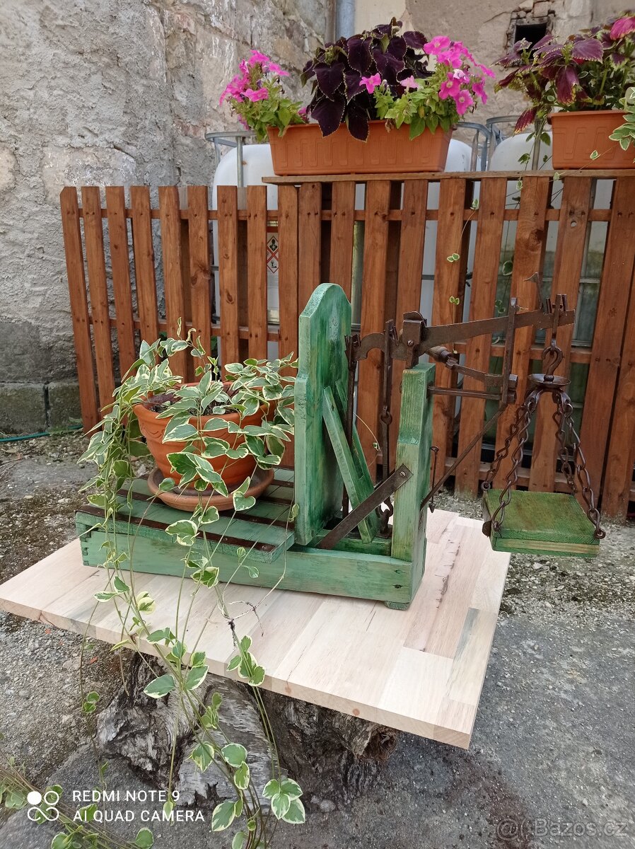 Váha, květinový stolek - 6