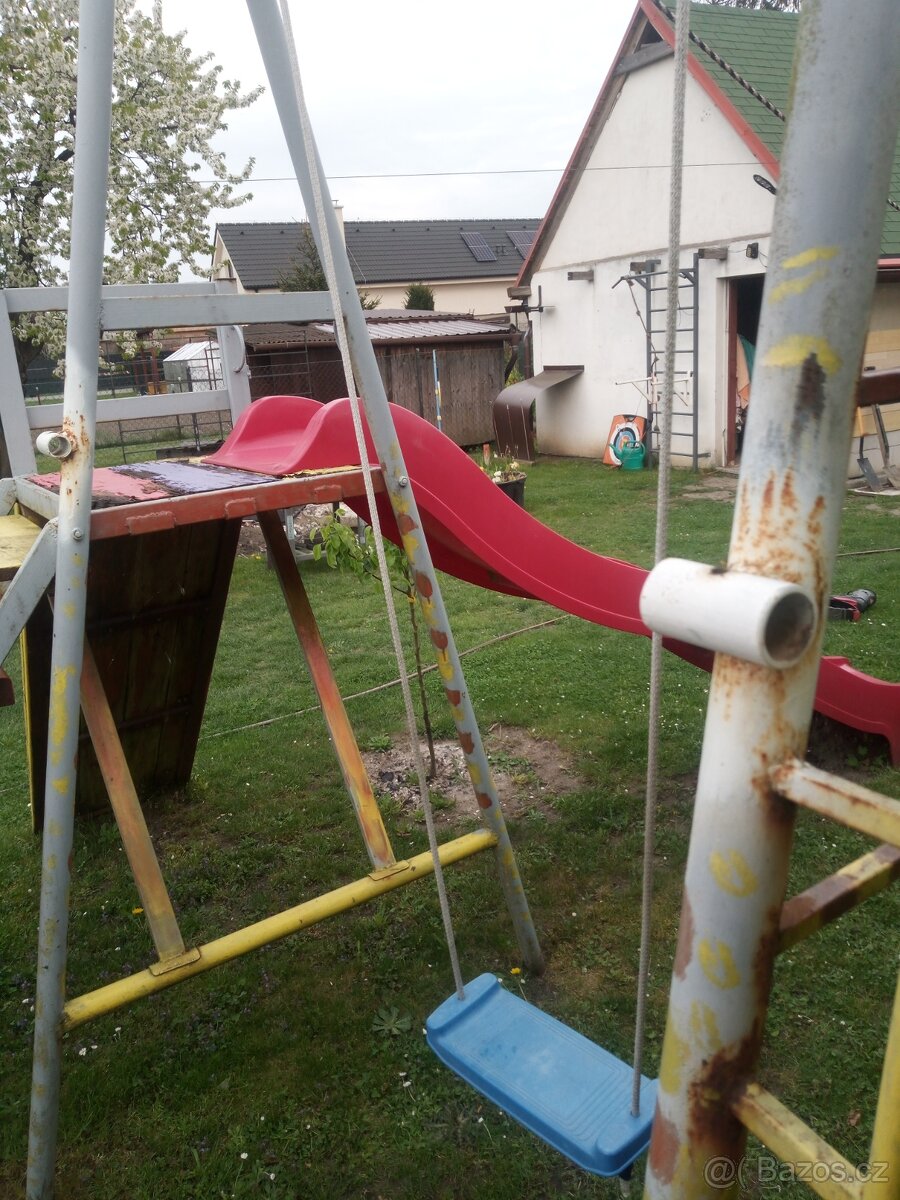 Prodám houpačku se schůdkama příprava na skluzavku - 6