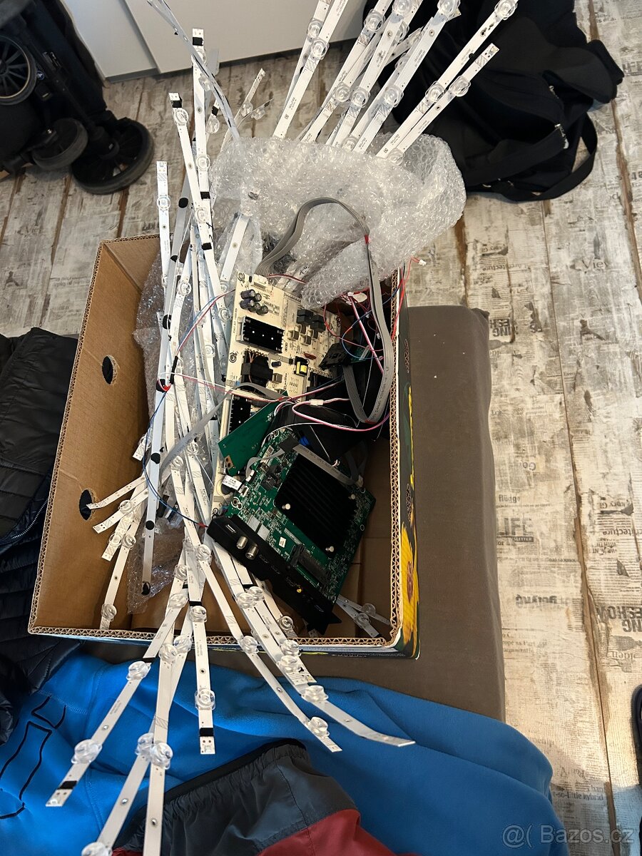 Hisense 75” led pásky 75A7GQ - 6