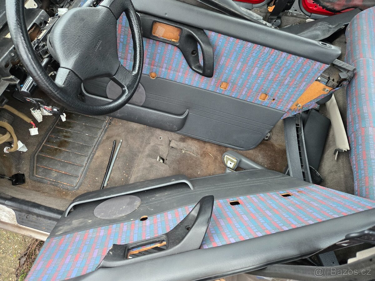 Interiér mazda 323 BG - 6