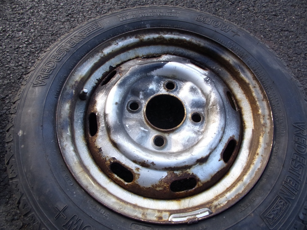 Sada kol VW Brouk 4x15 ET34 4x130x79 + pneu 155/15 - 6