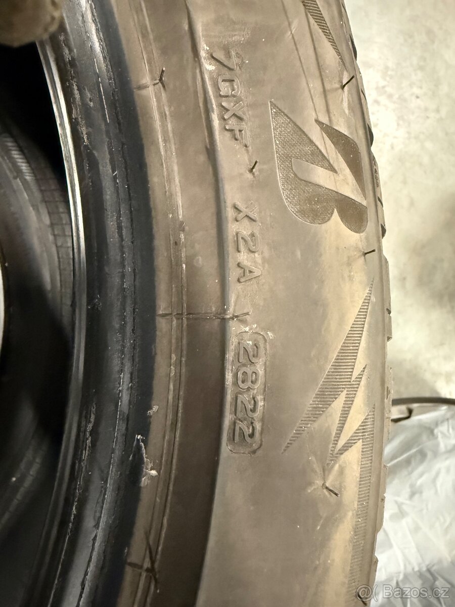 prodám zimní 315/40/21 Bridgestone dva kusy - 6