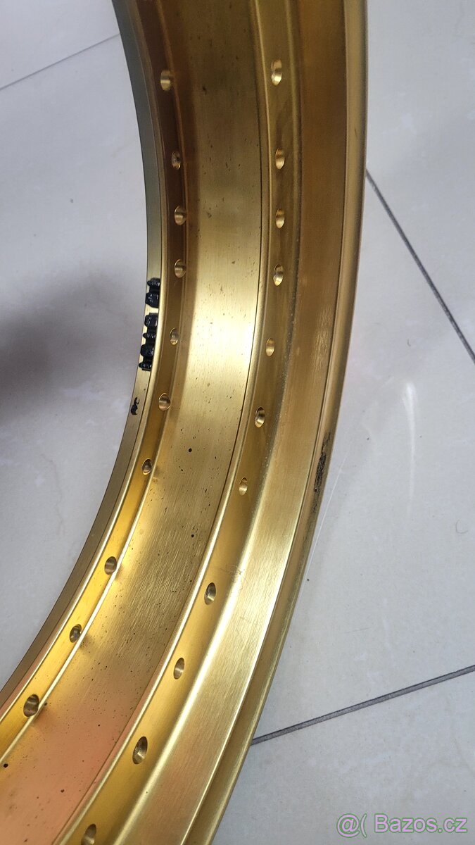 Zadní ráfek na Suzuki V-Strom 1050XT - 6