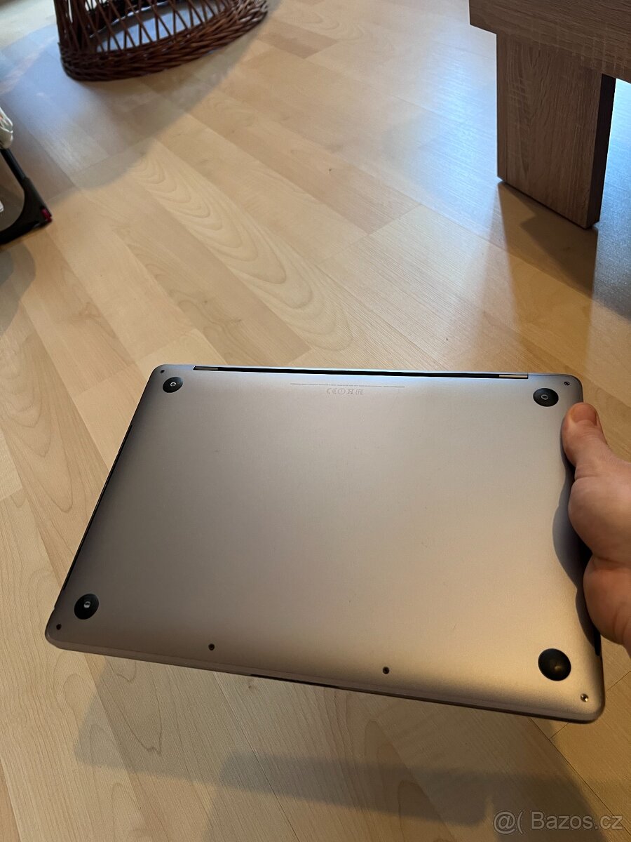 Apple MacBook Pro 13" s Touch Barem (Late 2016) - i5 / 8GB - 6