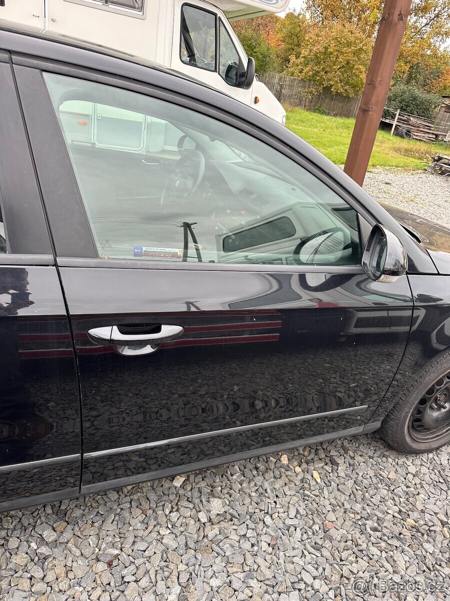 VW Passat B6 přední dveře barva LC9X - 6
