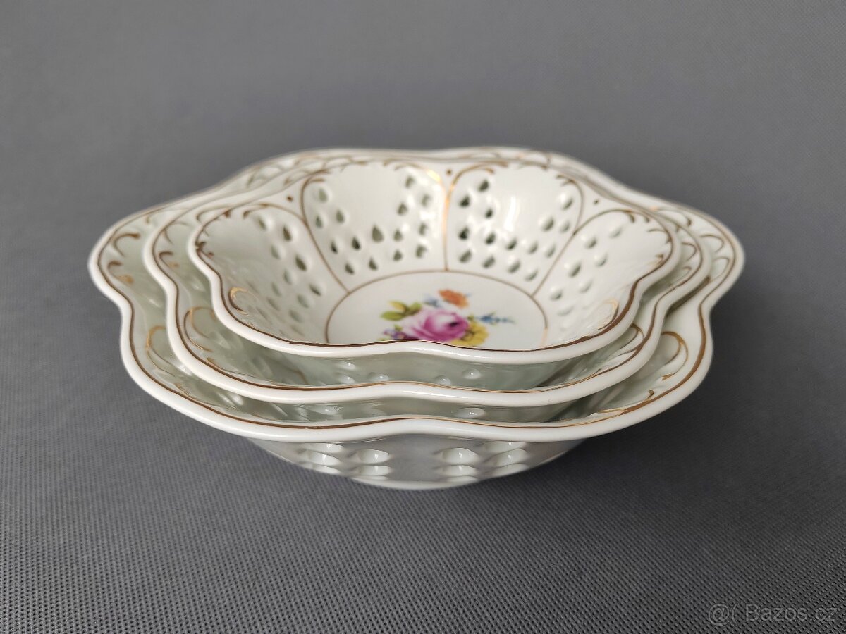 Sada krásných prolamovaných porcelánových košíku - 6