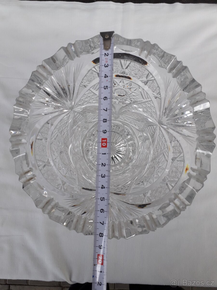 Prodám broušenou, křištálovou vázu viz foto. Výška 30 cm. - 6