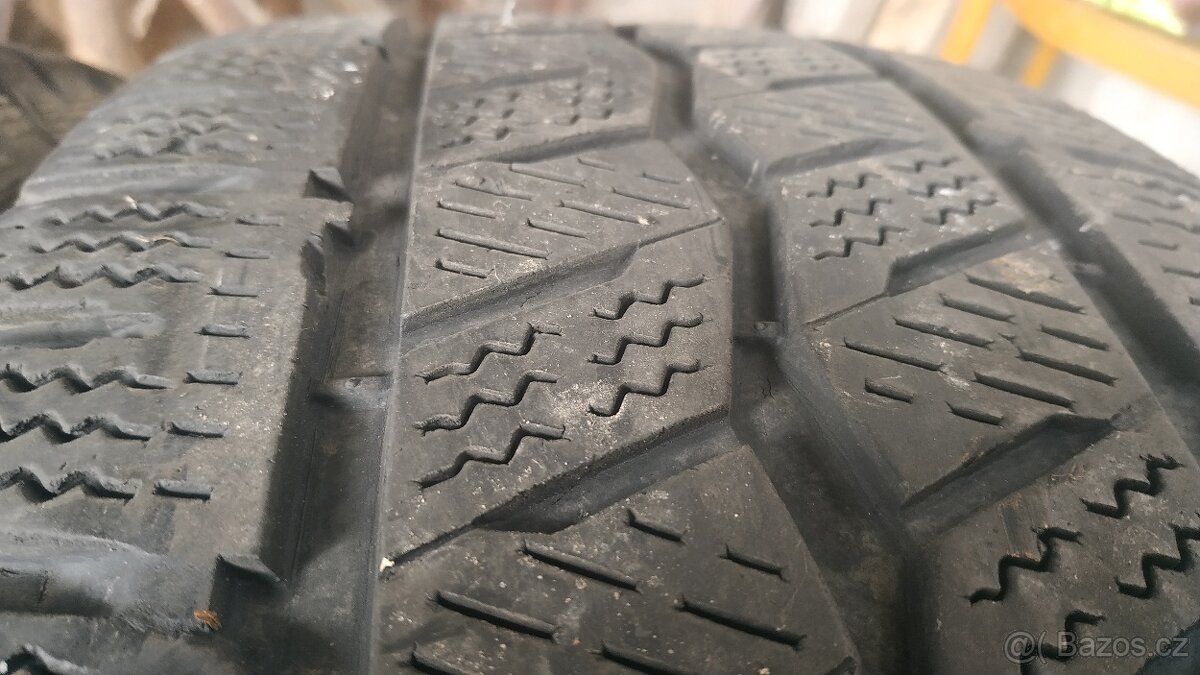 Zimní pneu 235/65/16c - 6