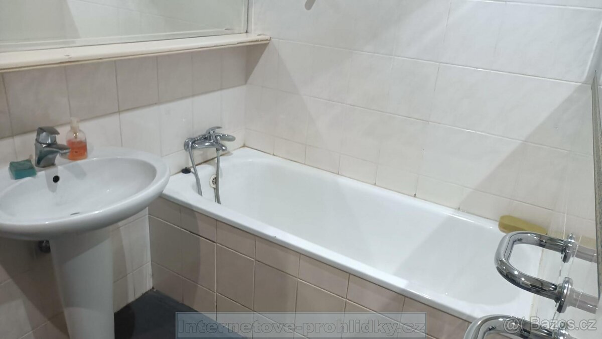 Lůžko v pokoji s balkónem P5 Hlubočepy, ul. Geologická DK000 - 6