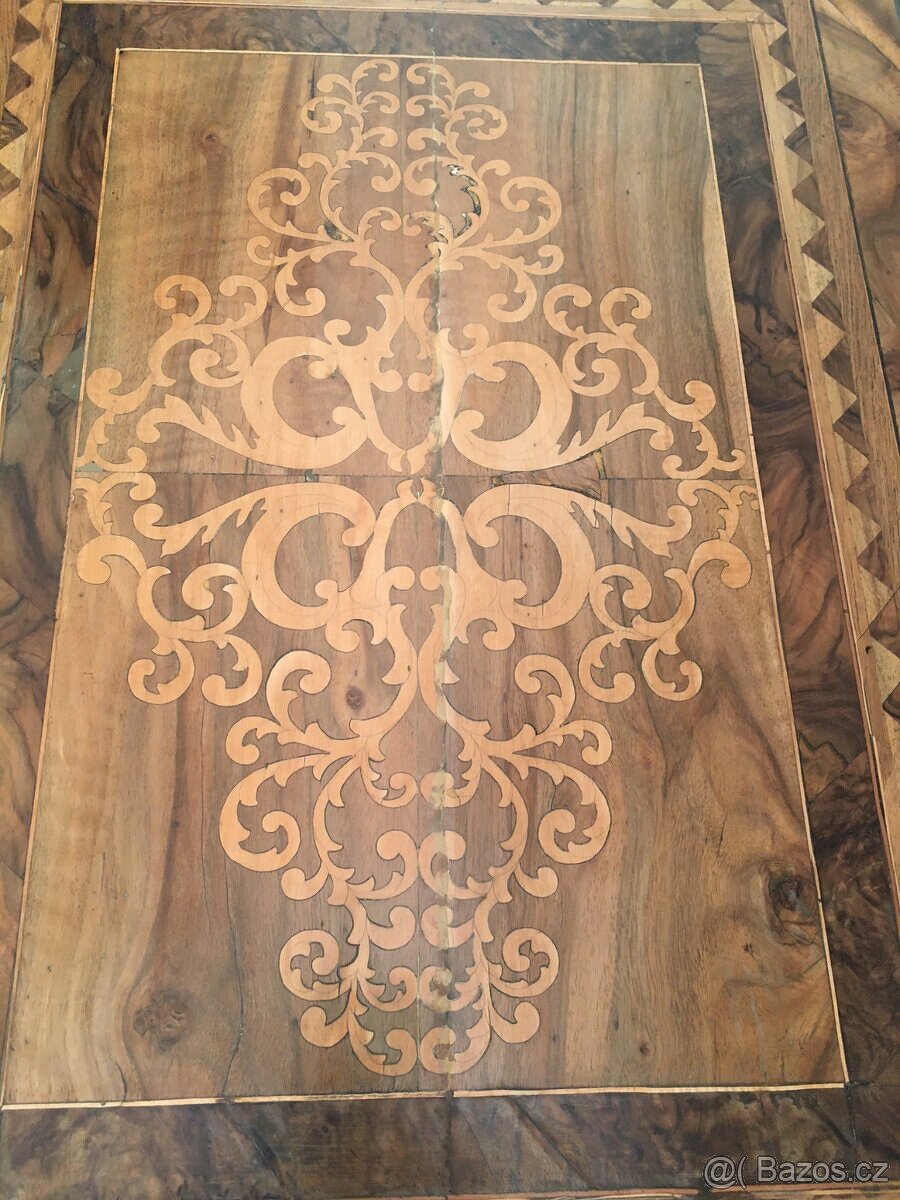 STAROZITNY INTARZOVANY STOLEK - 6