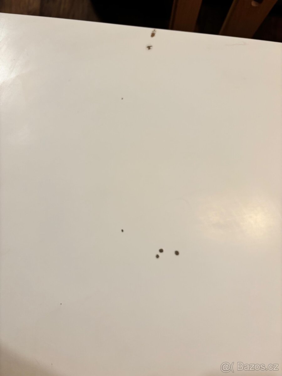 Jídelní stůl se 4 židlemi - 6