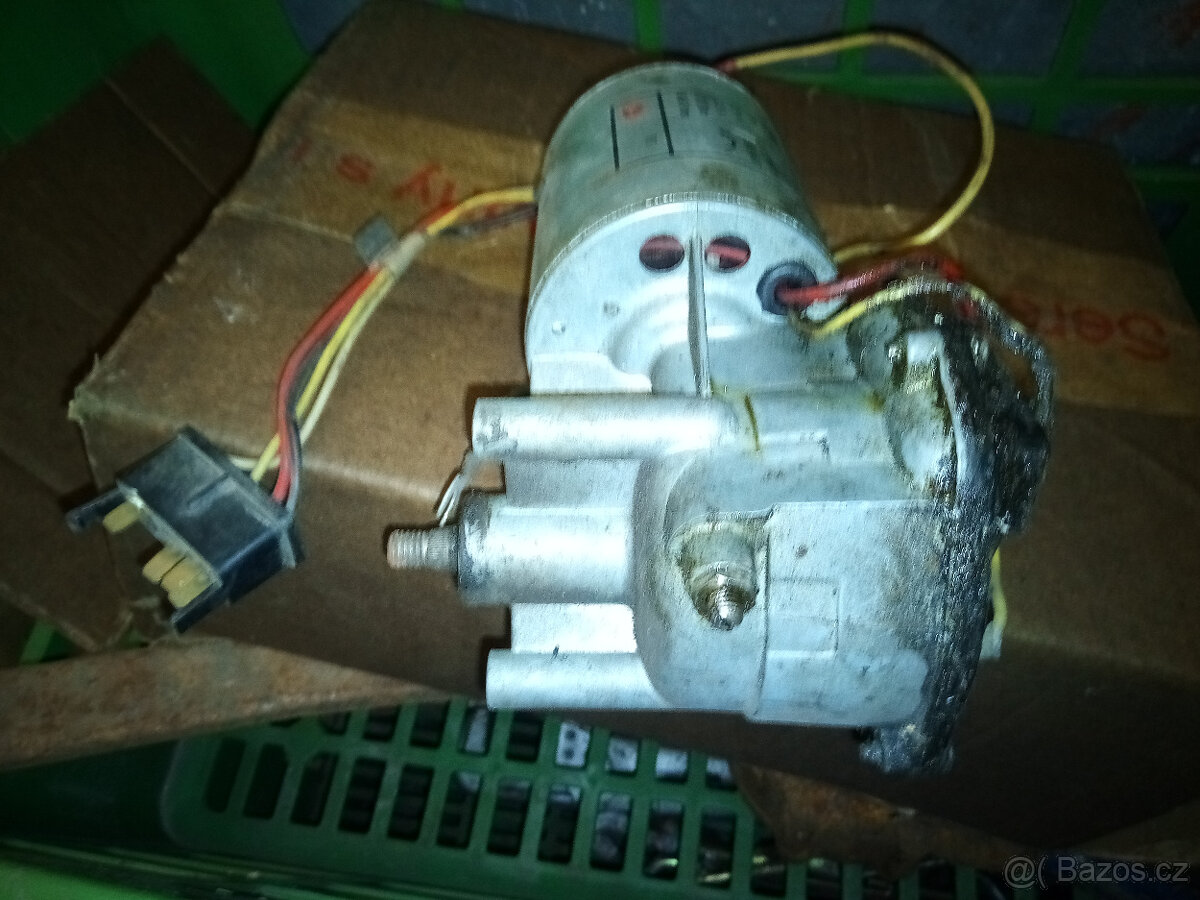 Motorek stěračů ŠKODA - 6